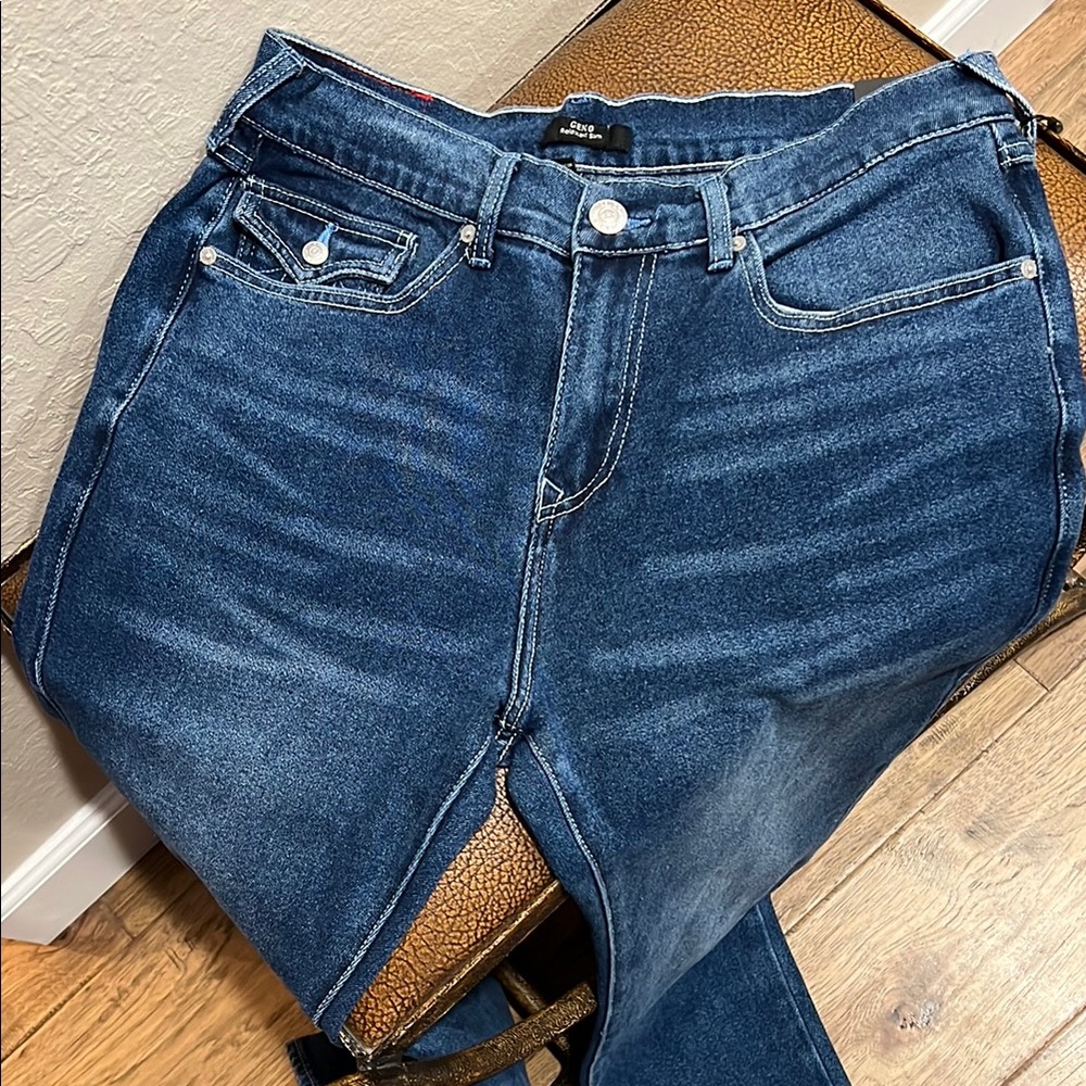 Brand New World Tour True Religion Men's Geno Relaxed Slim Blue Distressed Jeans